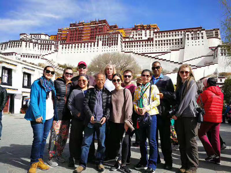 Traveler group posing in front of the Potala Palace